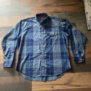 Men’s long sleeve button down casual shirt, size XL